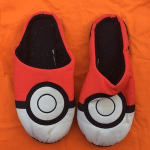 Rubber soled Pokémon slippers. Size M (9-1…
